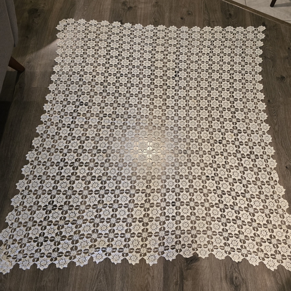 Beautiful Elegant Cream Crochet Tablecloth Approx 52 X 58 Inches Vintage